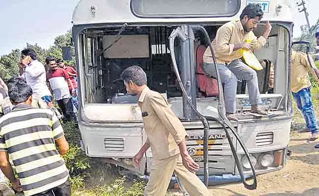 Another RTC Bus Accident At Vattem In Nagarkurnool District - Sakshi