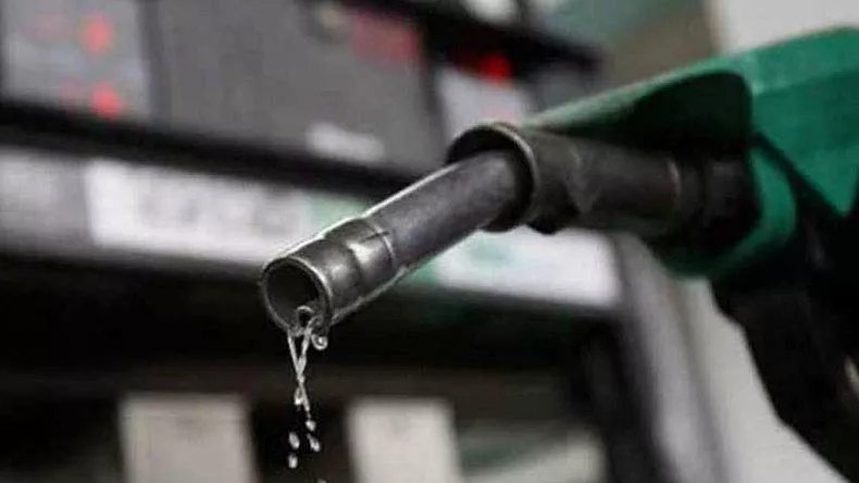 Karnataka cuts fuel prices by Rs 2 per litre - Sakshi