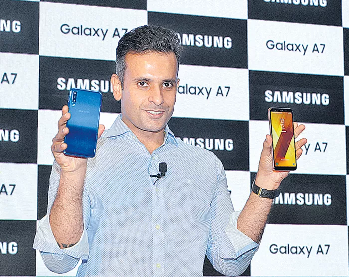 Samsung eyes over 25% jump in mobile phone sales in festive season - Sakshi