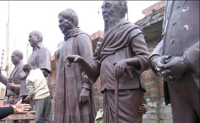 Gollapudi Maruthi Rao Article On Politicians Statues - Sakshi