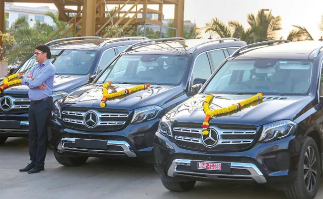 Surat Diamond Trader Gifts Mercedes-Benz SUVs Worth Rs 3 Crore To Employees - Sakshi
