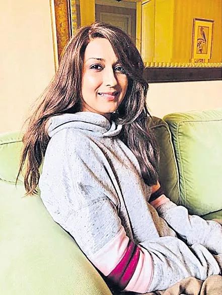 Sonali Bendre Thanks Priyanka Chopra for Her New Looks - Sakshi