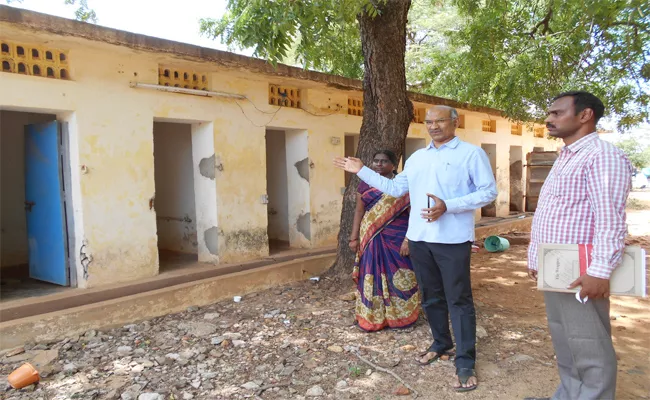 Vigilance Attacks On Welfare accommodation PSR Nellore - Sakshi