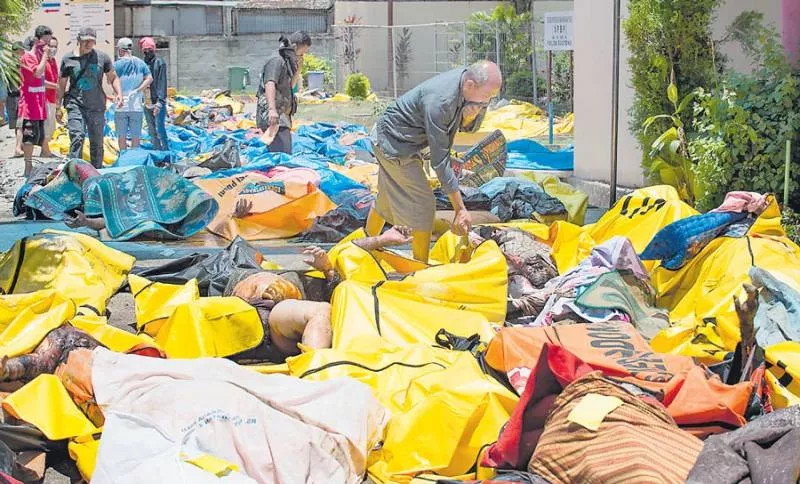 hundreds killed in indonesia earthquake - Sakshi