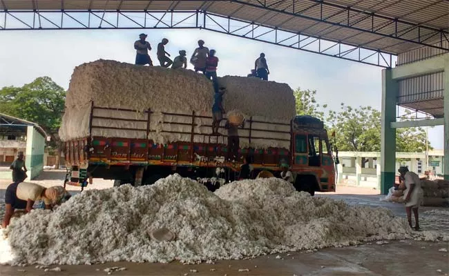 CCI Purchase Of Cotton Khammam Market Yard - Sakshi