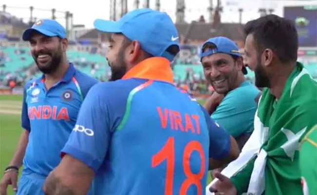Shoaib Malik Recalls When Kohli And Him Laughed Funny Dropped Catch - Sakshi