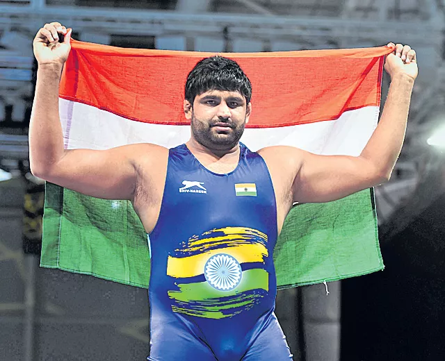 Wrestler Sumith win the bronze medal  - Sakshi