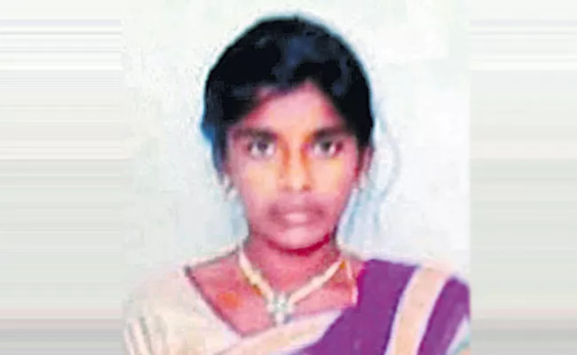 Man kills teenage Daughter - Sakshi