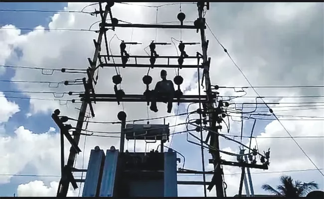 Alcohol Addicted Person Climb Transformer in Tamil Nadu - Sakshi
