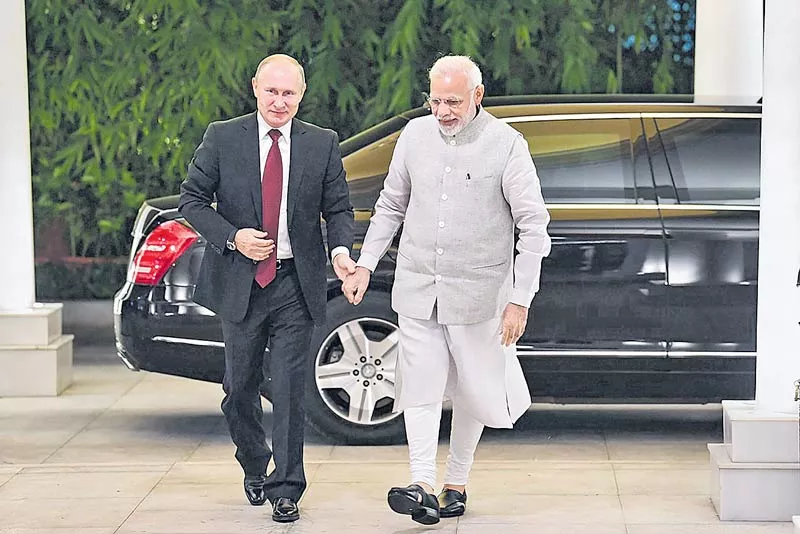 PM Modi hosts dinner for Russian President Putin - Sakshi