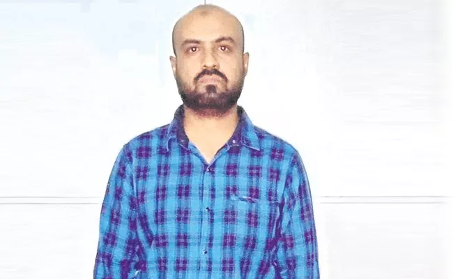 Travel Agent Cheater Arrest In Hyderabad - Sakshi