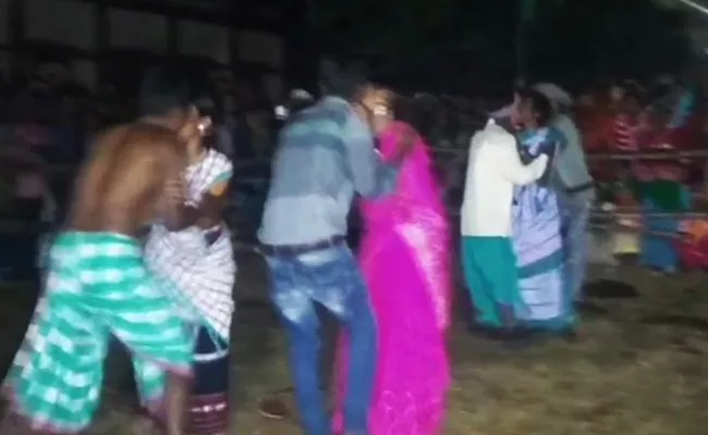 Controversial Kissing Contest In Jharkhand Ban This Year - Sakshi