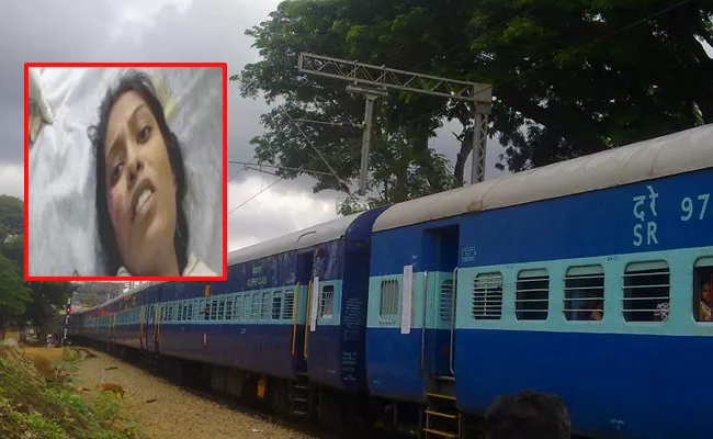 Pregnant Woman Thrown Out From Train In Anantapur - Sakshi