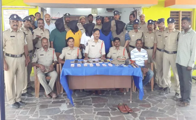 Fake Police Arrest in Chittoor - Sakshi