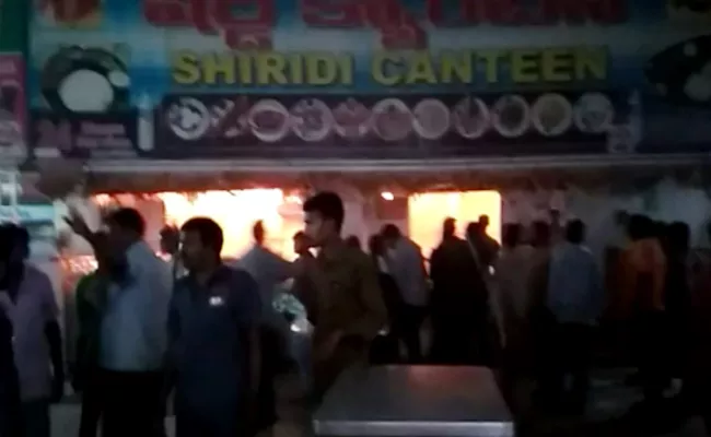 Fire Accident In Vijayawada Main Bus Stop - Sakshi