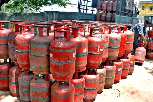 Cooking Gas LPG Price Cut By Rs. 5.91 Per Cylinder - Sakshi