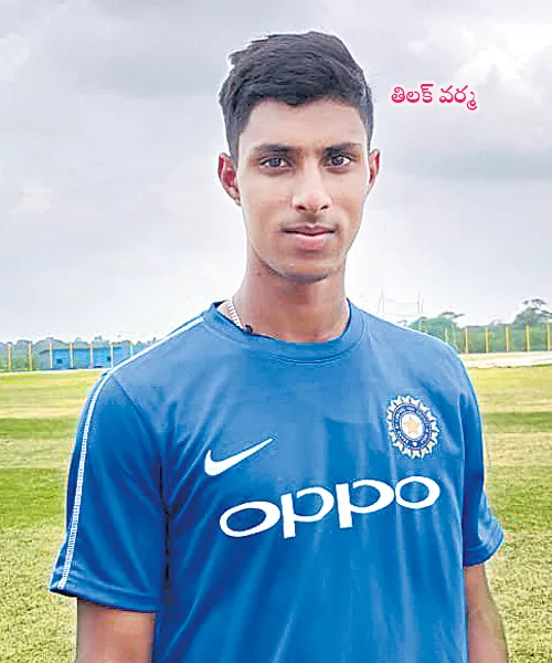 Jharkhand Bowled Out at 152 against Hyderabad - Sakshi