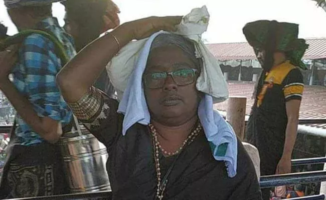 36 Years Old Kerala Woman Enter Sabarimala By Dyes Hair Grey - Sakshi