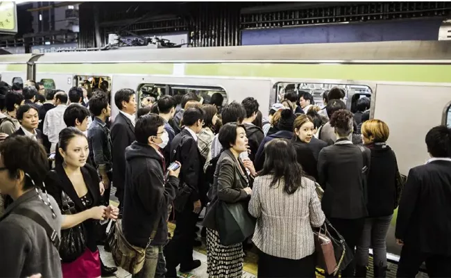 Tokyo Metro Offered Free Noodles to Reduce Overcrowding On Trains - Sakshi