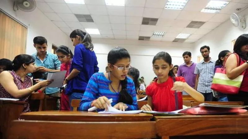 Delhi University To Add More Seats As Centre Seeks Implementation Of EWS Quota - Sakshi