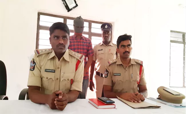 Man Arrest in Cyber Crime in Guntur - Sakshi