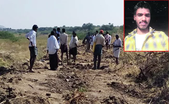 Hitachi Driver Murdered in Anantapur - Sakshi