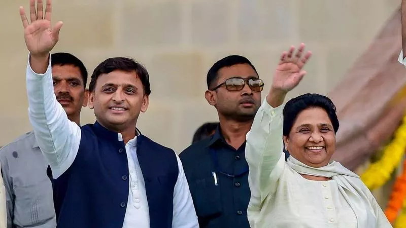 Mayawati Stands Behind Akhilesh Yadav As CBI Probe Looms Large - Sakshi