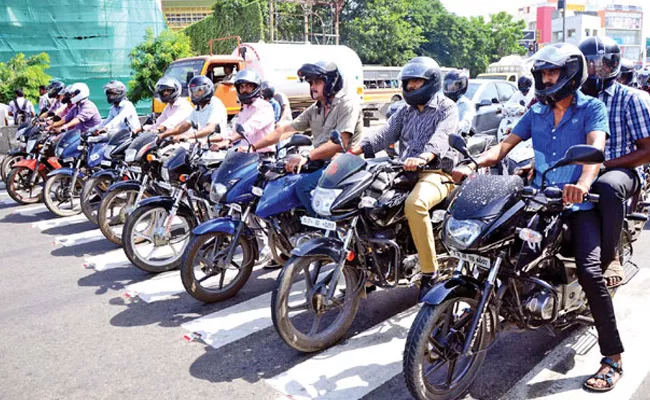 All Two Wheeler Vehicle Persons Helmet Karimnagar Police - Sakshi