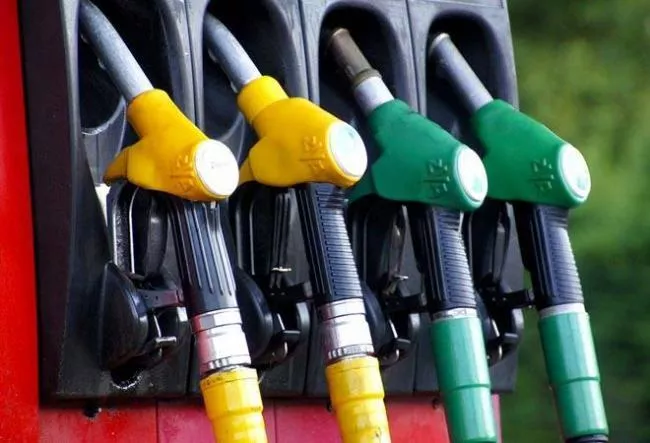 Petrol Prices cut by Rs 5, Diesel Down by Rs 1 - Sakshi