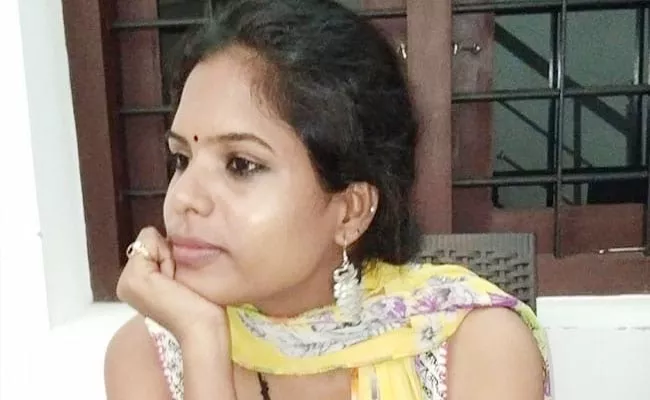 Malayalam Women Director Found Dead In Thiruvananthapuram - Sakshi