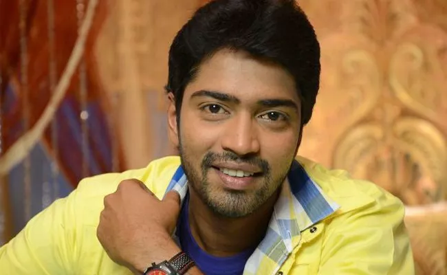 Allari Naresh Cast Their Vote for MAA Elections 2019  - Sakshi