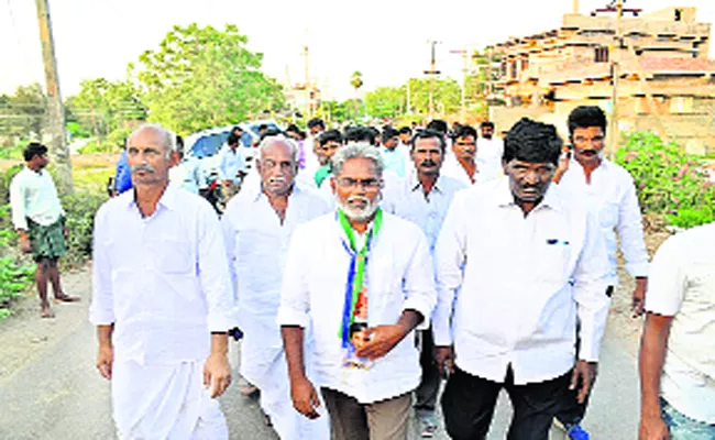  YSRCP LeadersTalks About TDP Collapse To Public Wealth In Nandigama - Sakshi
