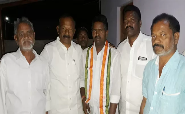PCC Chief Raghuveera Reddy Forcing YSRCP Activists To Join In Congress - Sakshi