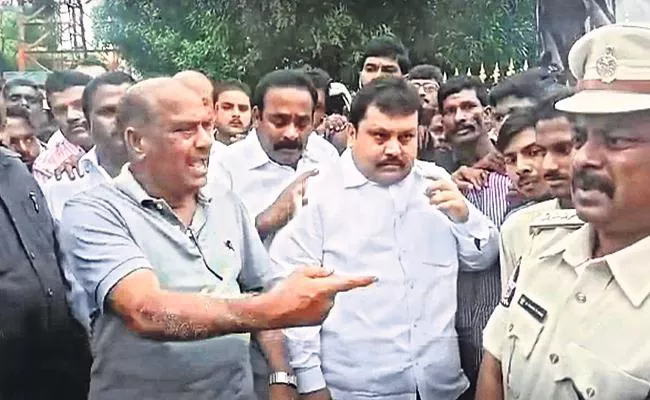 JC Brorhers Fires On Police Department In Front Of DSP - Sakshi