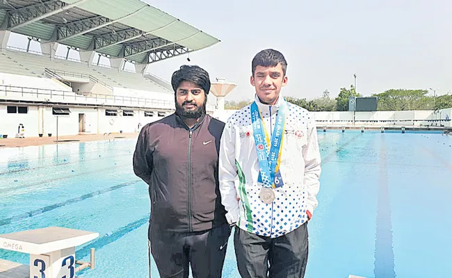 Telangana Swimmer Ashok Gets Silver Medal - Sakshi