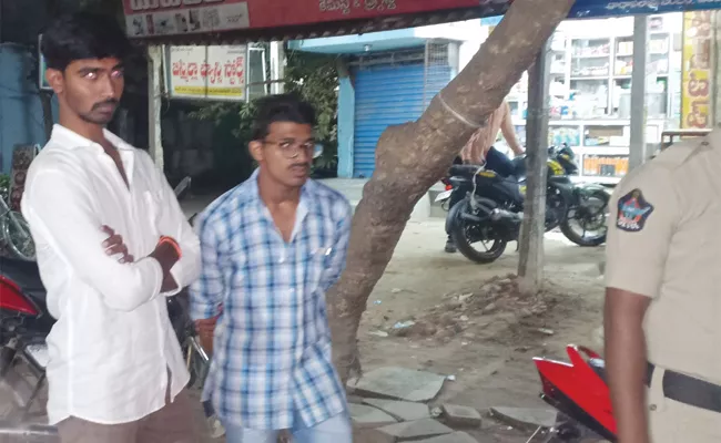 Fake Survey Team Caught in West Godavari - Sakshi