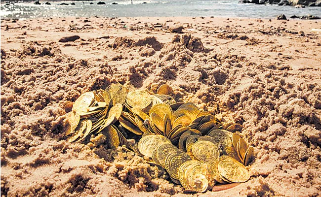 A Man of a thousand gold coins were in an Emergency - Sakshi