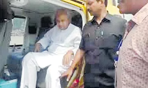 Naveen Patnaik chopper checked by Election Commission's flying squad - Sakshi