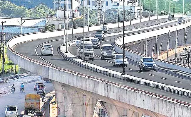 Only One Way Allowed On PV Narasimha Rao Express Highway - Sakshi