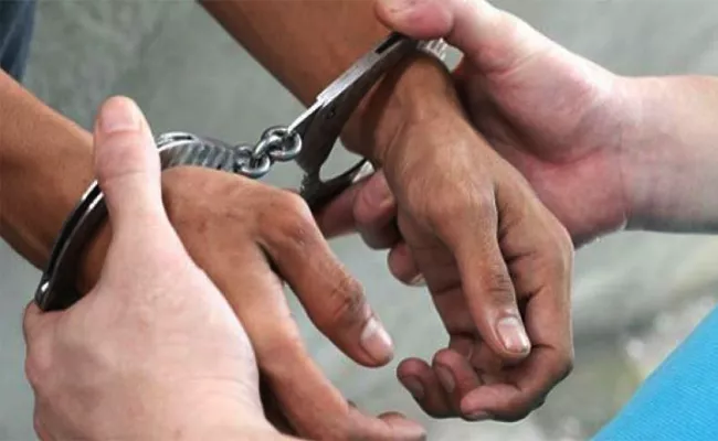 Cocaine Smuggler Arrested in Hyderabad - Sakshi