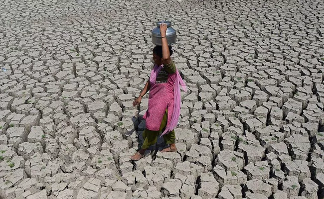 More Than 40 Percent Of India Reeling Under Drought - Sakshi