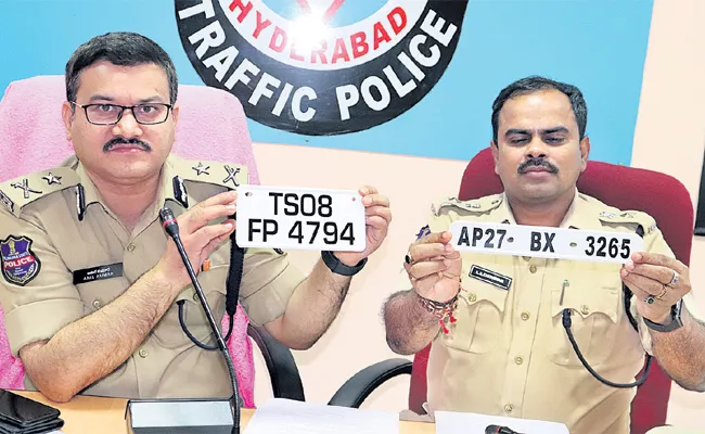Hyderabad Traffic Police Special Drive on Number Plates - Sakshi