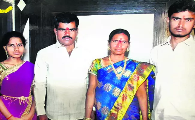 Praveen Naik Got Rank Civils From Husnabad - Sakshi