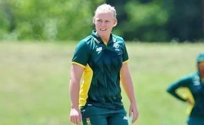 South Africa Former Women Cricketer Elisa Theunissen Fourie Died In Car Crash - Sakshi