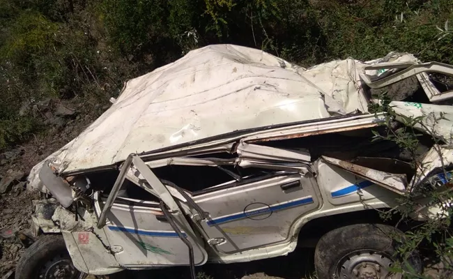 Jeep rolled down a cliff into a deep gorge in Himachal Pradesh - Sakshi