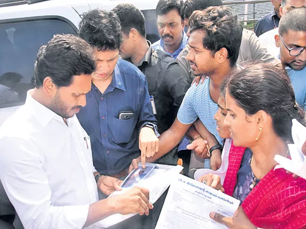 YS Jagan touched the People hearts with his humanity - Sakshi