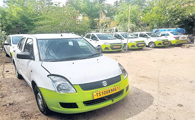 Cab Drivers Protest on OLA Lease Rules - Sakshi