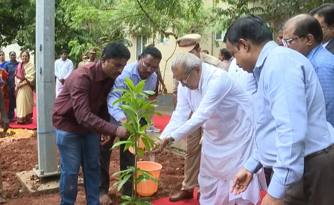AP Governor Vishwa Bhushan Harichandan Plant Saplings At Raj Bhavan - Sakshi