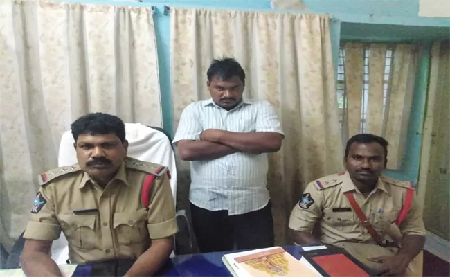 Police Have Arrested a Heritage Manager for Making Adulterated Milk in Denduluru - Sakshi
