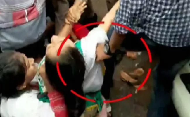 Police Misbehaviour With Girl Student At Charminar - Sakshi